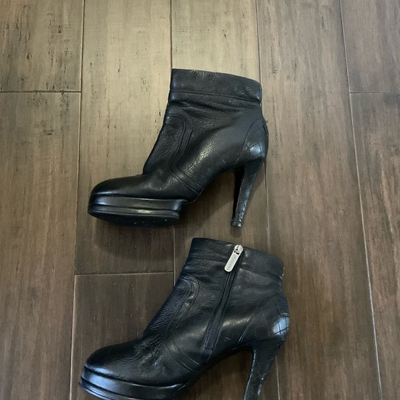 CHANEL Black Leather Platform Zip Bootie Size 38.5 G28644 - Picture 9 of 14